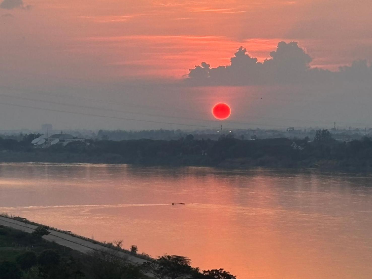 Royal Mekong Riverside Hotel نونغ خاي المظهر الخارجي الصورة